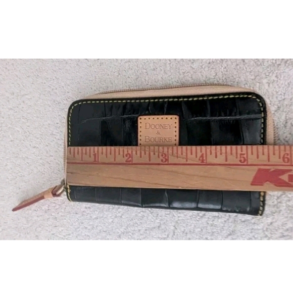 Dooney & Bourke Black Croc Embossed Leather Zip Wallet EUC - Picture 3 of 5